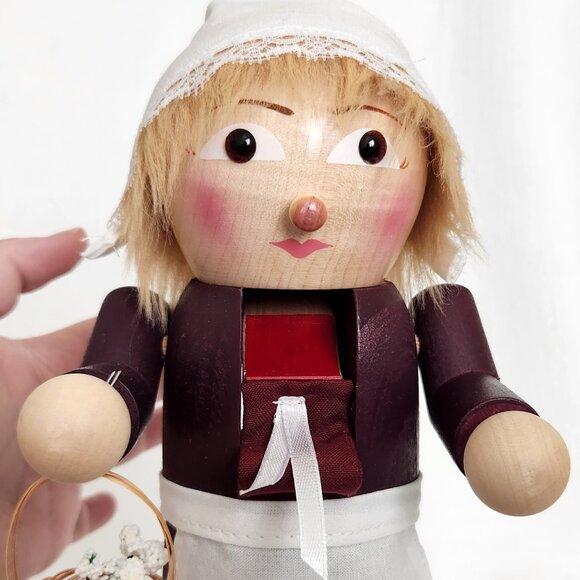 Steinbach Chubby Pilgrim Woman Lady, 11" Nutcracker Doll - Made in Germany - Picture 3 of 9